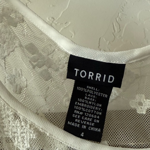 Torrid|White short sleeve Lace Overlay Top,size 4X•••plus size dressy blouse - Picture 7 of 9
